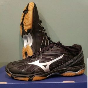 Mizumo Wave Hurricane 3 NIB SIZE 6